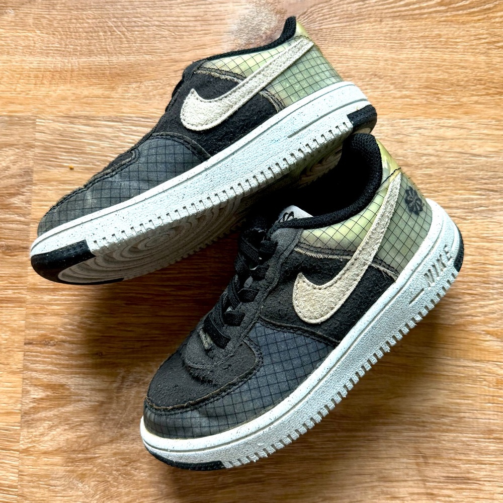 Toddler 9 Nike shoes